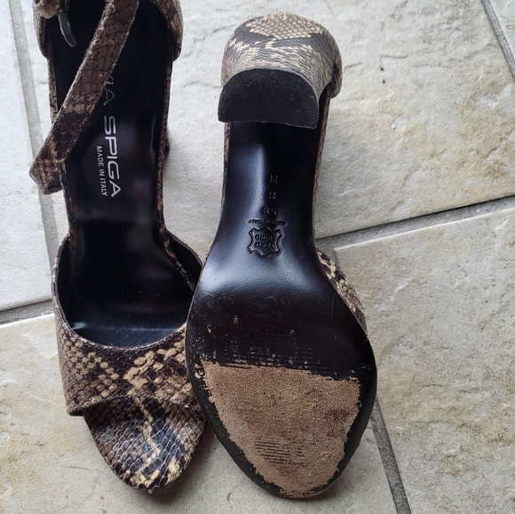 Heels - Picture 3 of 4